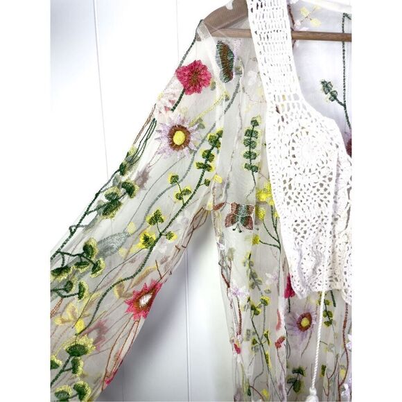 Colori di Mare Beachwear Embroidered Floral Butterfly Lace Detail Cover Up OS - Picture 3 of 9